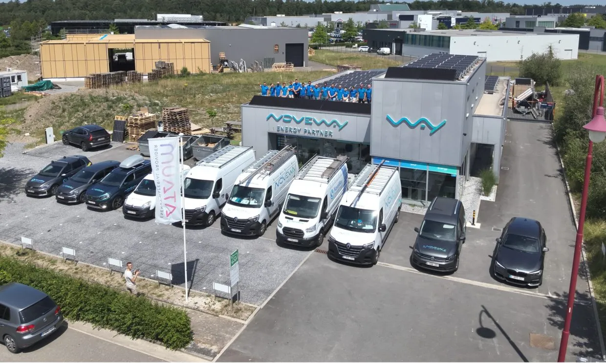 Installation industrielle de 228 panneaux en structure sol