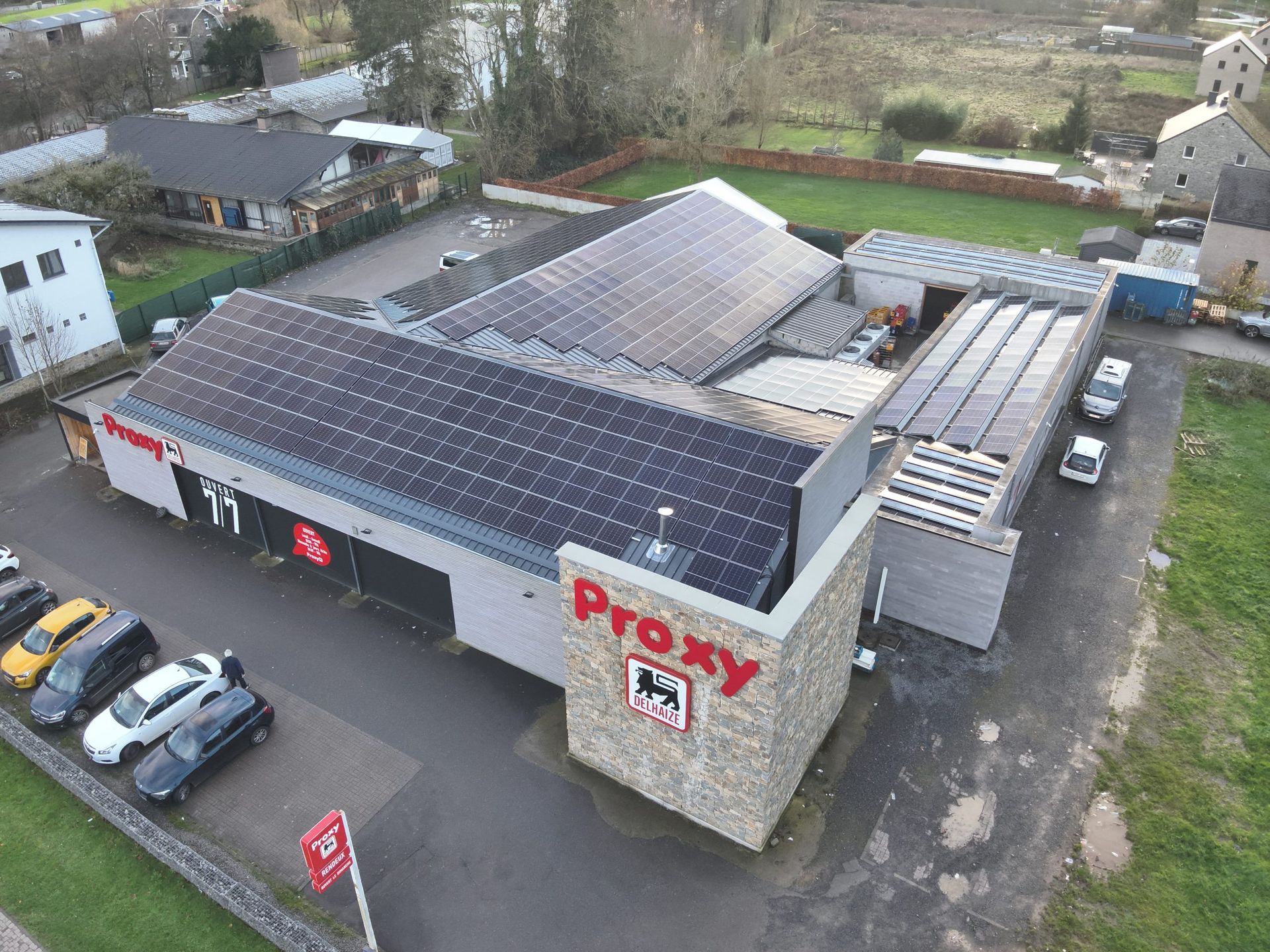 Installation de 600 panneaux photovoltaïques pour Proxy Delhaize